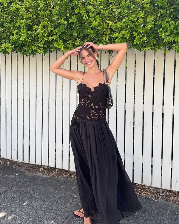 Orla blondekjole i mesh med halterneck