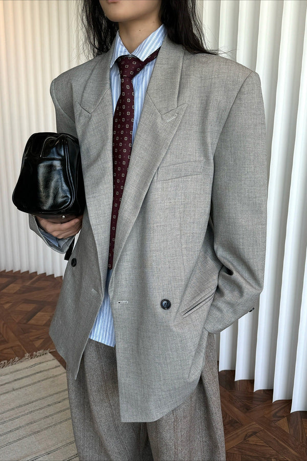 Akira blazer med markerte skuldre