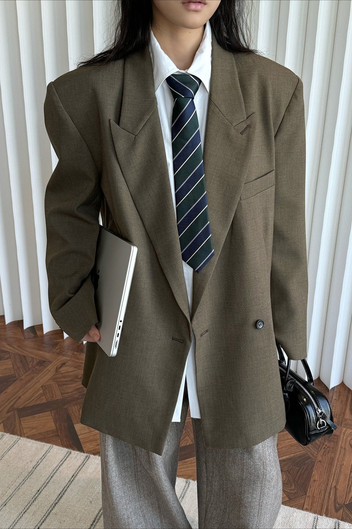 Akira blazer med markerte skuldre