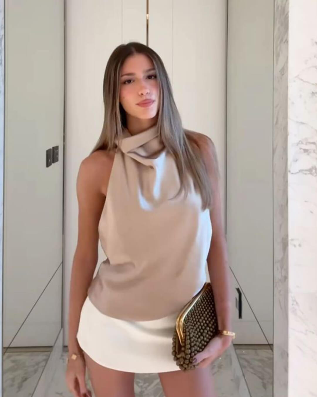 Anastasia satengtopp med halterneck og åpen rygg