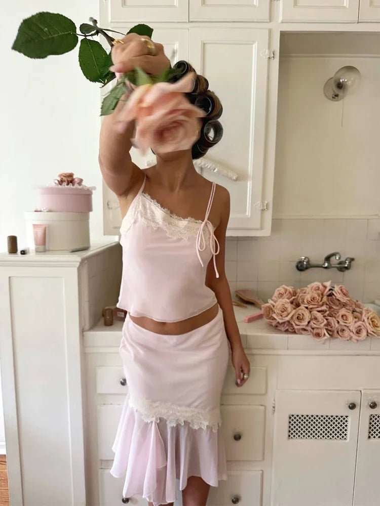 Anne camisole- og skjørtsett med blondepaneler