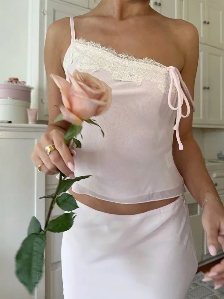 Anne camisole- og skjørtsett med blondepaneler