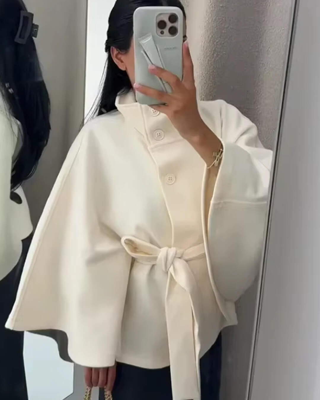 Arianne elegant cape-jakke med høy krage og belte