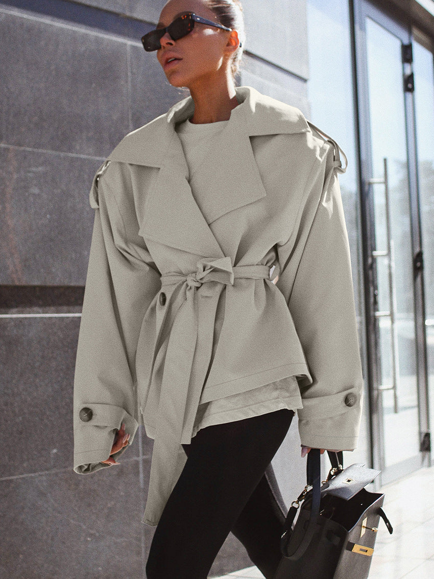 Hollis kort trenchcoat med belte