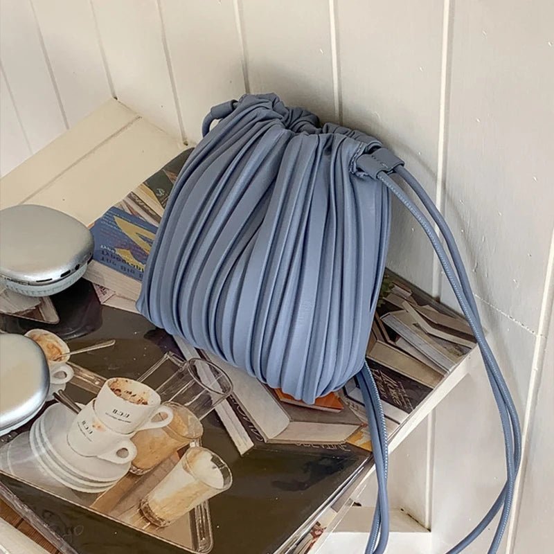 Bianca plissert miniveske med skulderrem