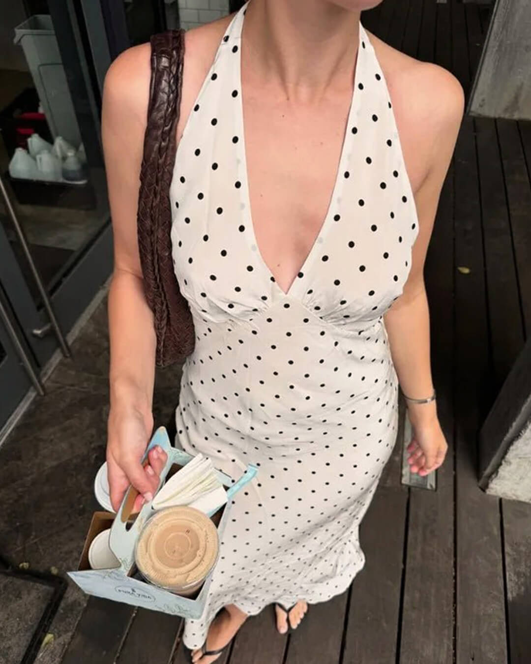 Bianca prikkete halterkjole med maxilengde
