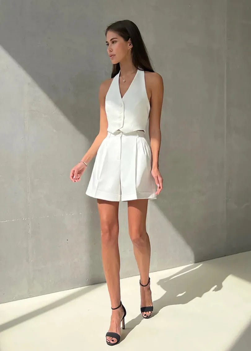 Bianca skreddersydd haltervest- og shortssett