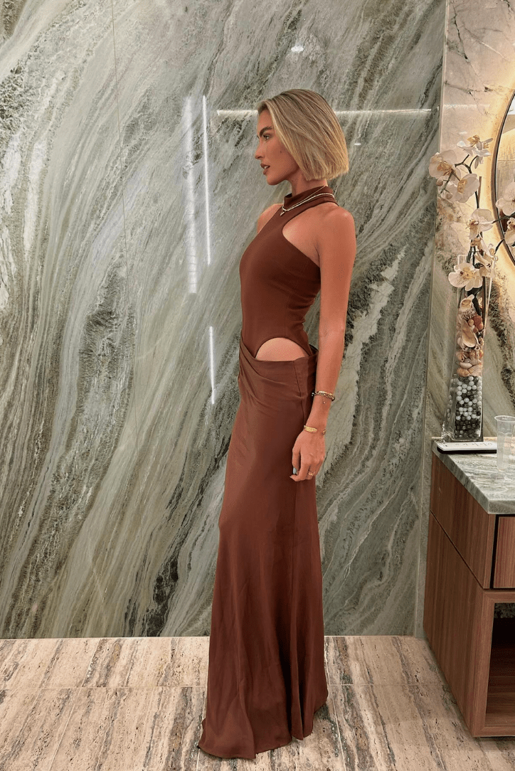 Celestine ermeløs maxikjole med utskjæringer