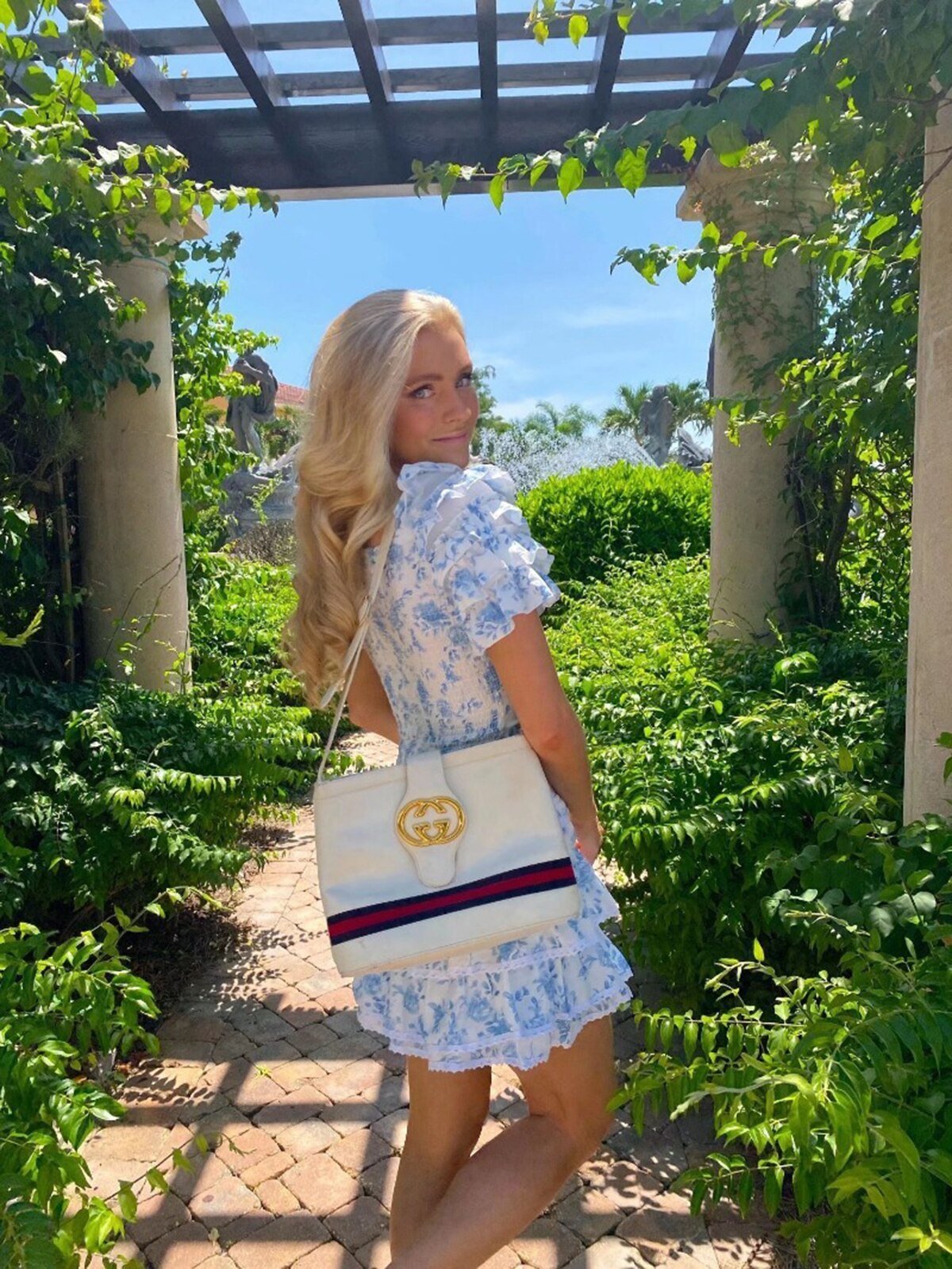 Cathrine kort blomsterkjole med volanger