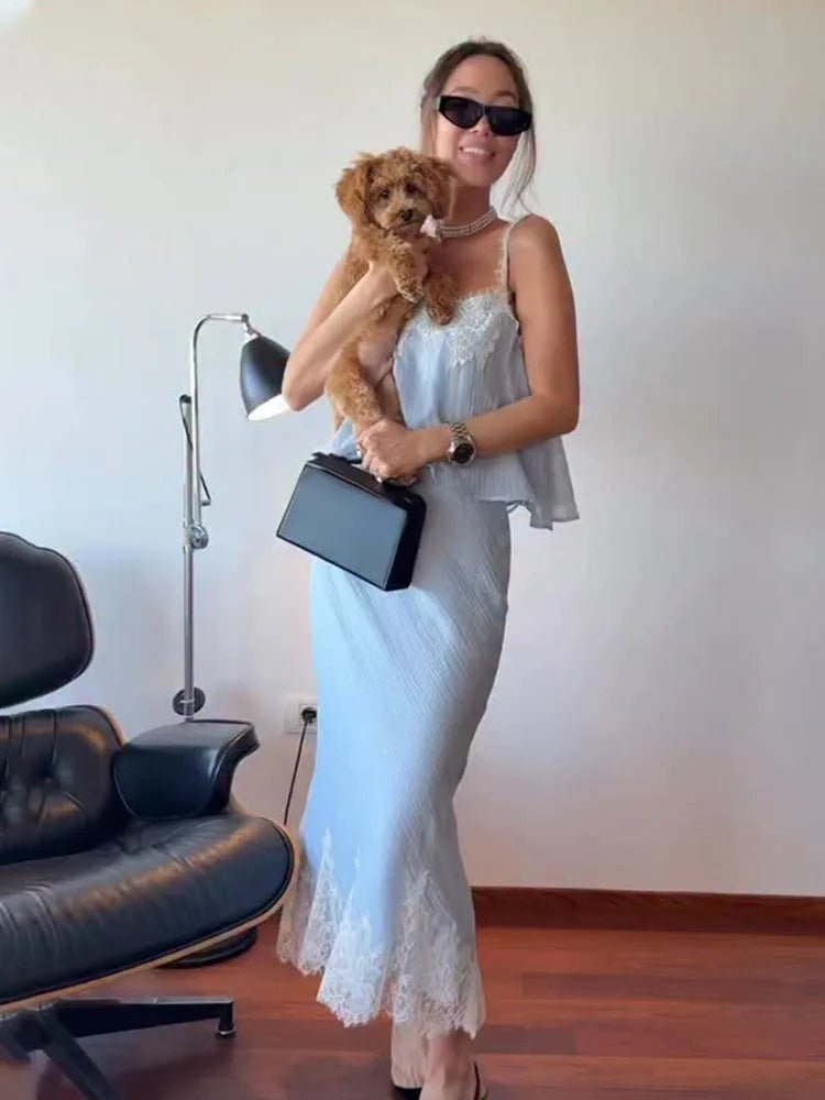 Celeste todelt midisett med blondedetaljer