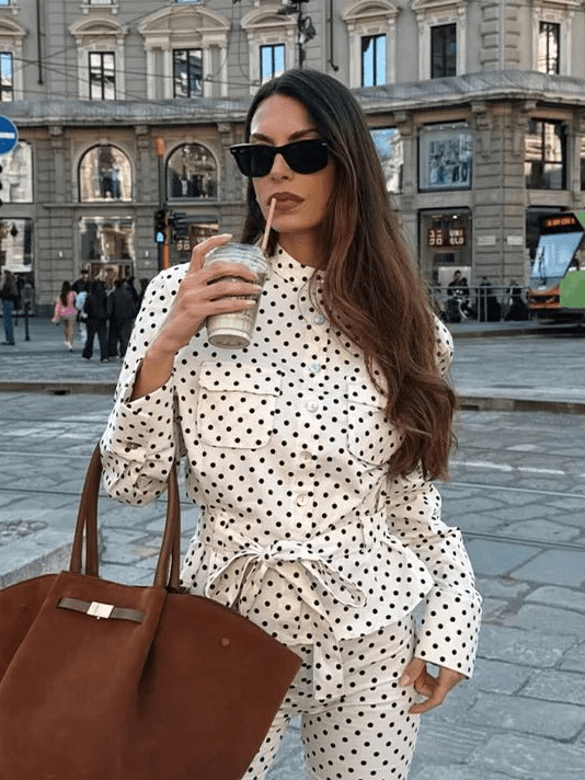 Cherry sett med prikkete jakke og capribukser