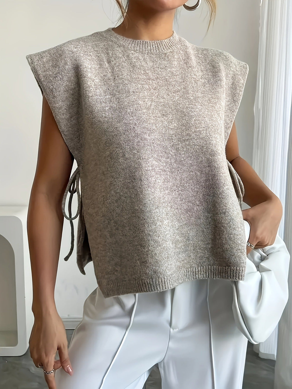 Clara strikket topp med knyting på siden