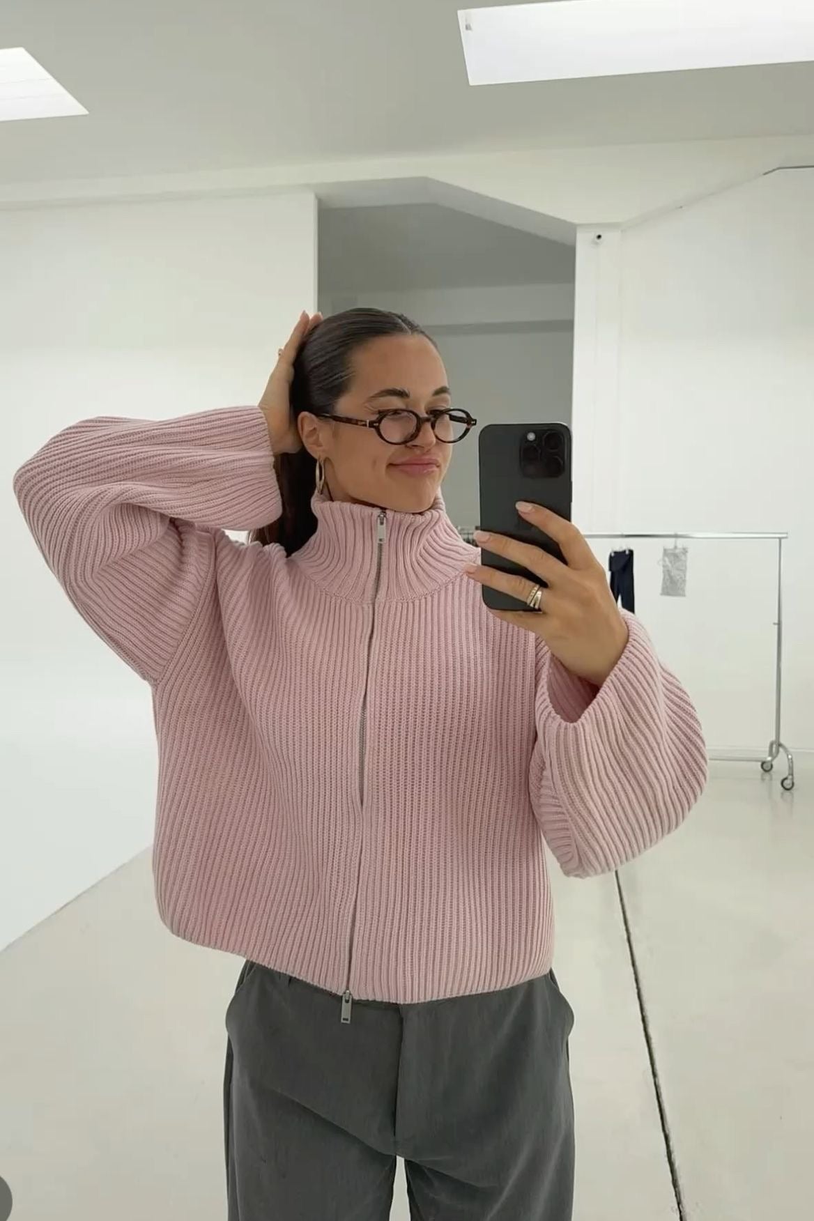 Daniela oversized ribbestrikket genser med glidelås