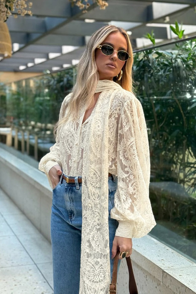 Dunja gjennomsiktig blondebluse med knyting