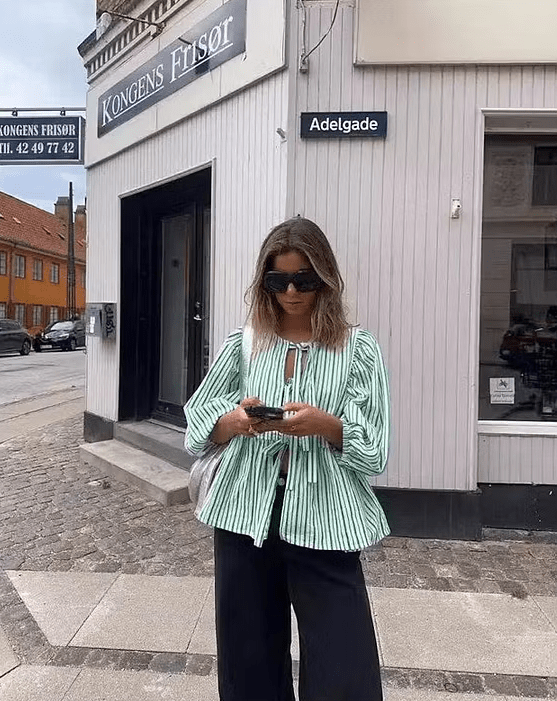 Emma stripete bluse med puffermer