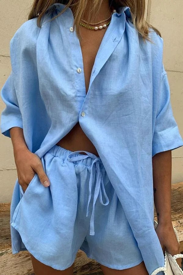 Erica-sett med bluse med knepping og shorts