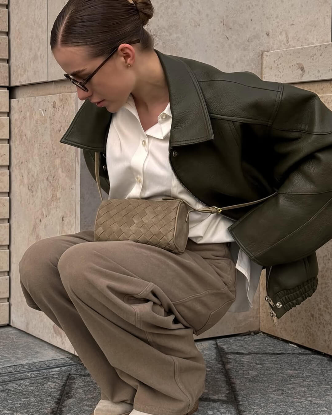 Eva-vevd veske i semsket skinn