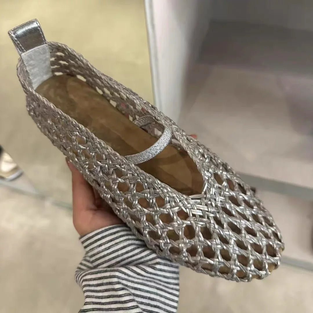 Francesca flate sko med utskårne detaljer og vevd design