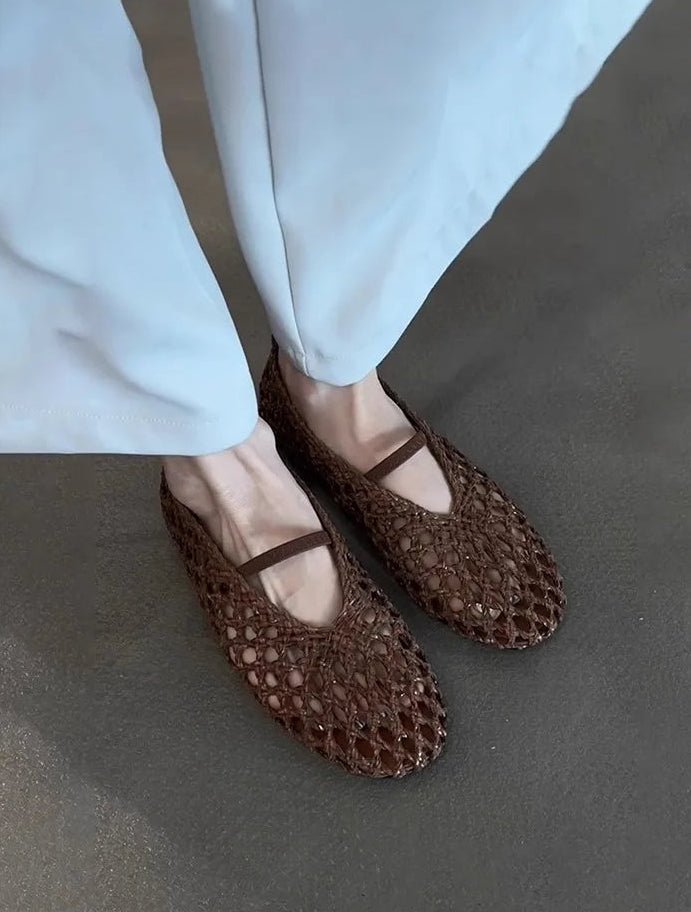 Francesca flate sko med utskårne detaljer og vevd design