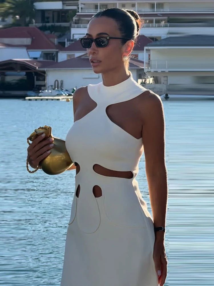 Gisele halterneck-minikjole med bare skuldre