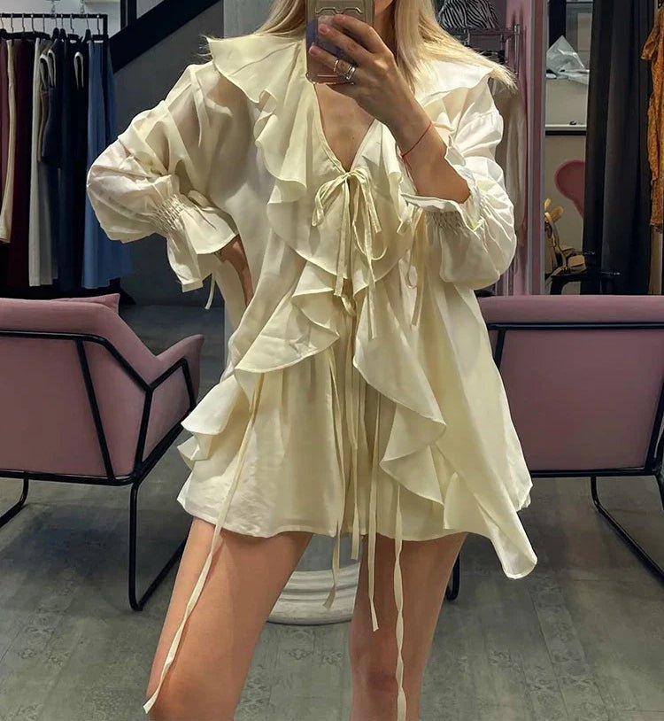 Hannah sett med volangtopp med knyting og shorts