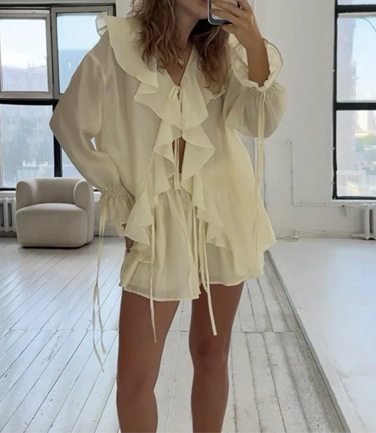 Hannah sett med volangtopp med knyting og shorts