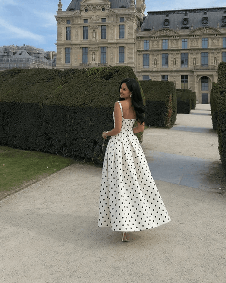 Jasmine midikjole med prikker