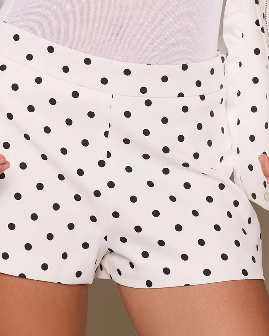 Jillian shorts med prikker og middels høyt liv
