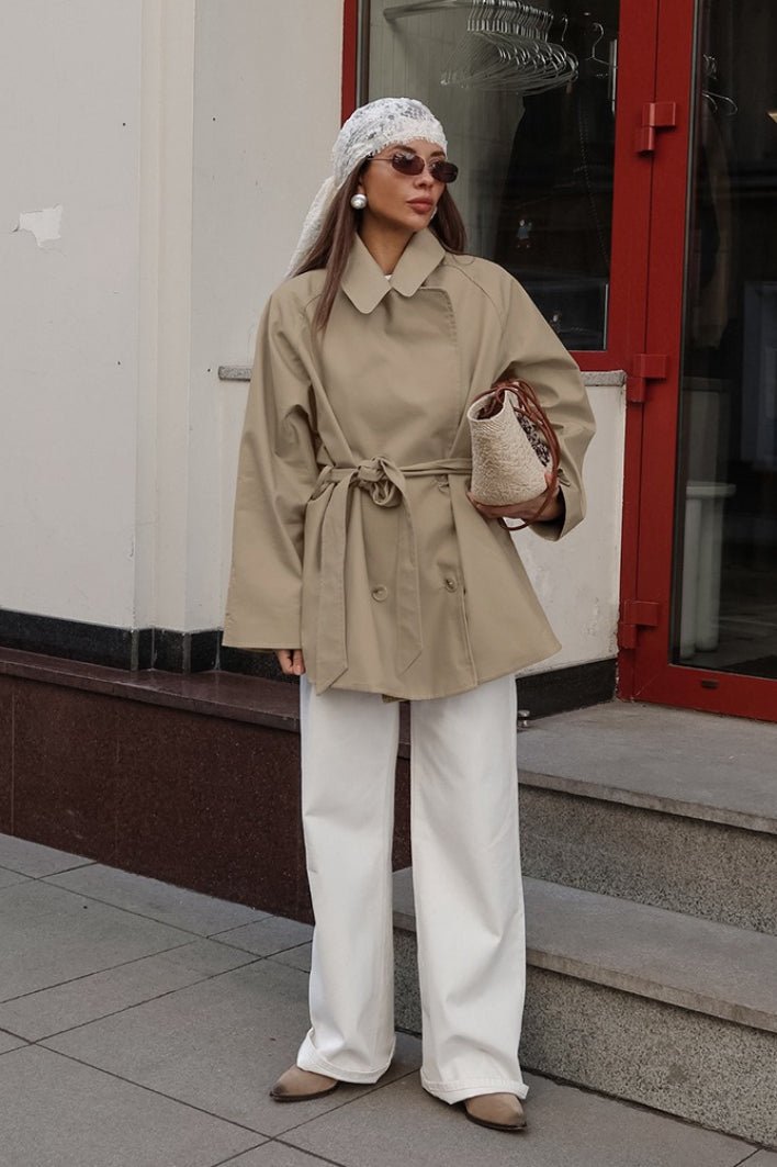 Joanna trenchcoat med belte og omslagsdesign