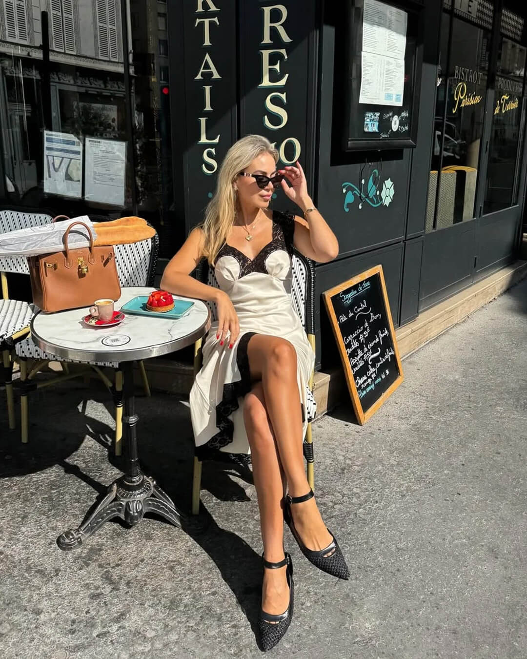 Joanna lang satengkjole med blonder