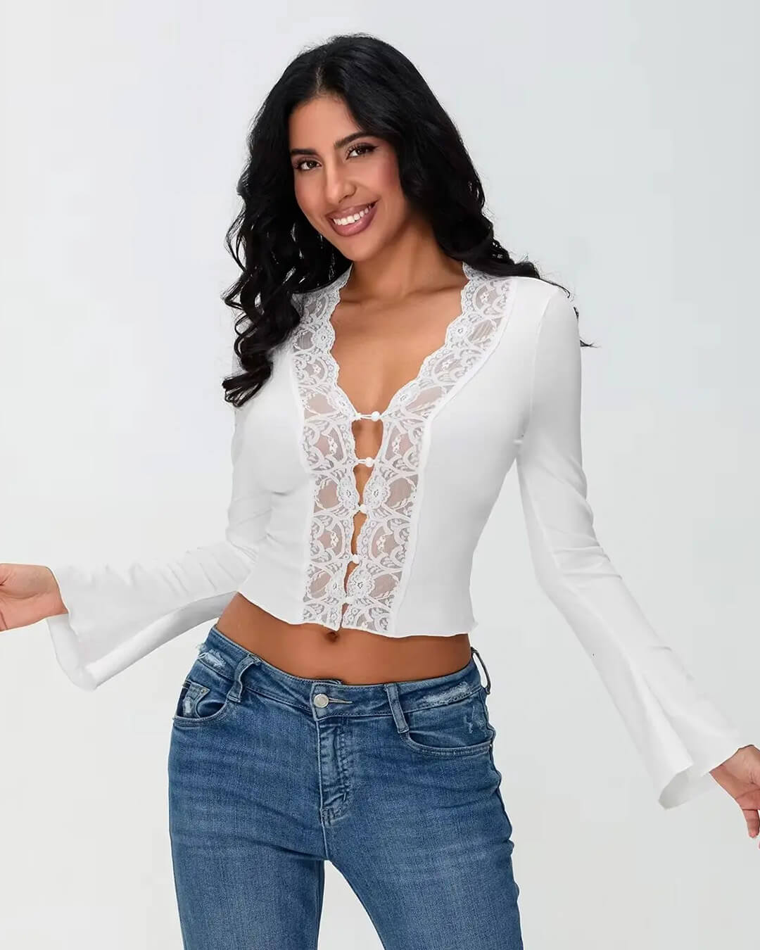 Julia bluse med lange ermer og blondedetaljer
