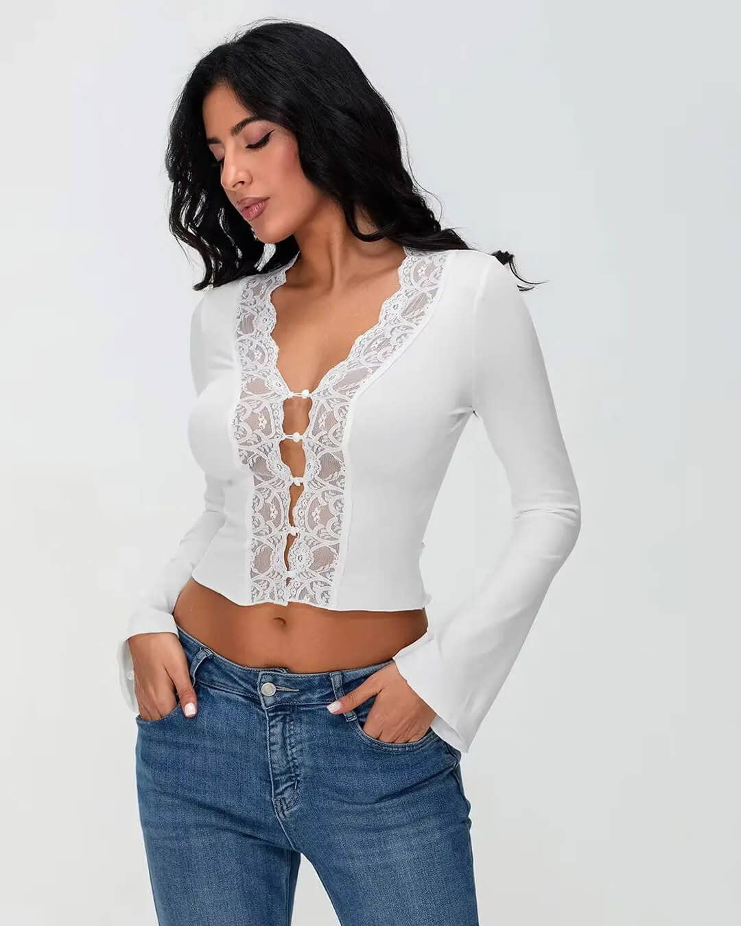 Julia bluse med lange ermer og blondedetaljer