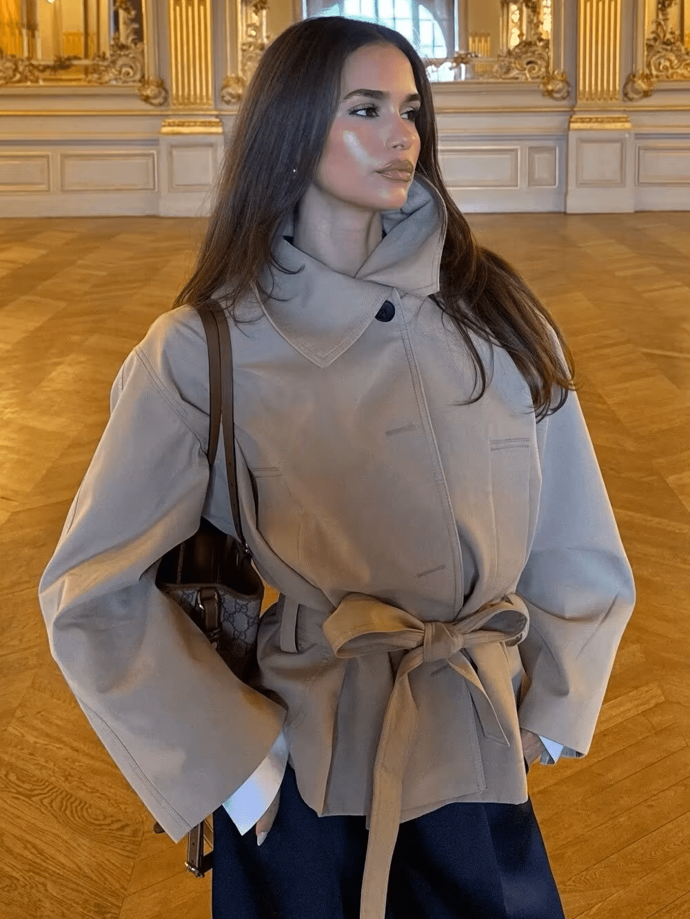 Julie asymmetrisk trenchcoat med belte