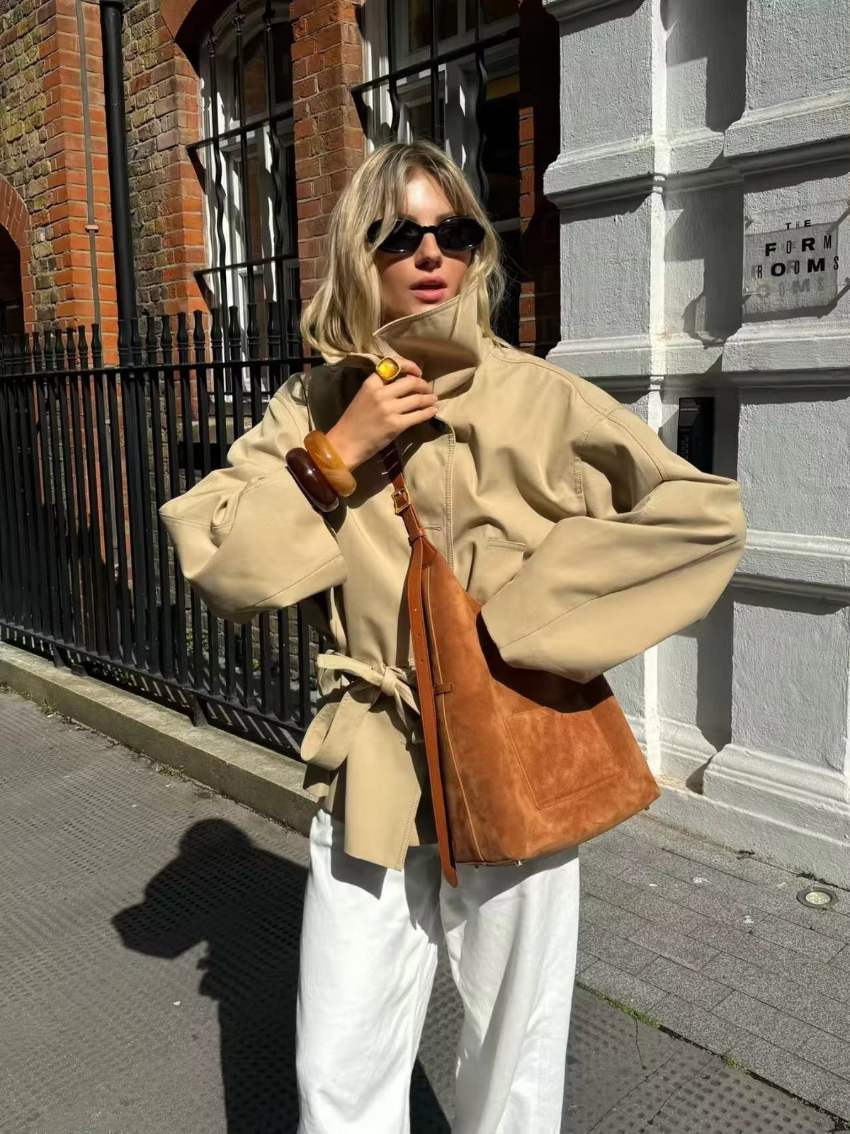 Julie asymmetrisk trenchcoat med belte