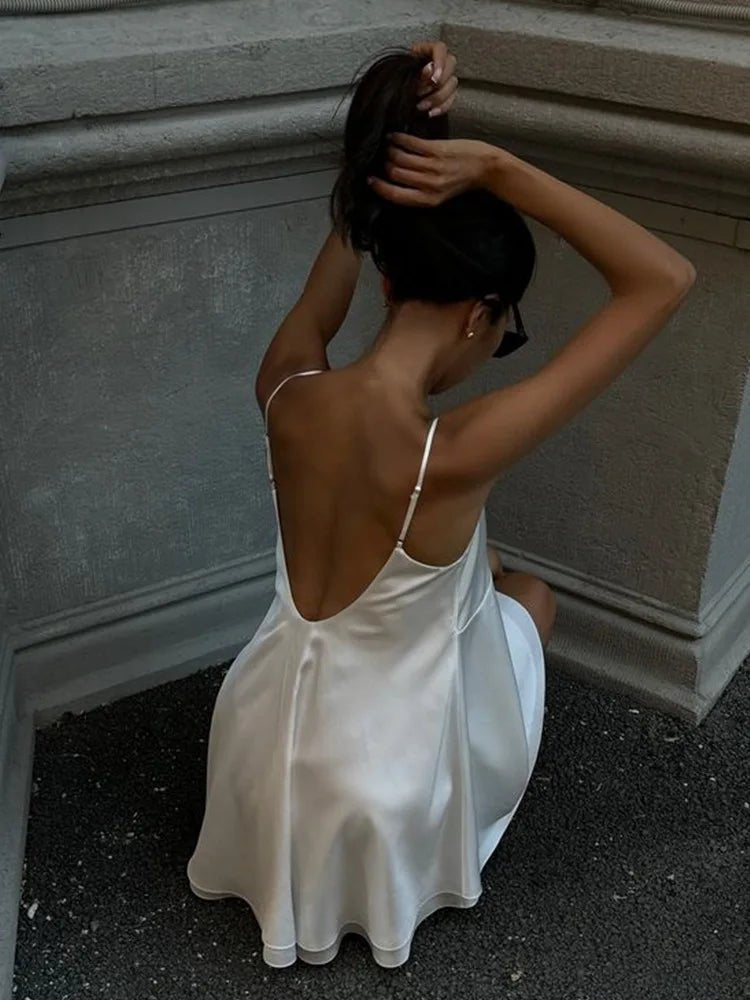 Kimberly sateng-minikjole med camisole-stropper