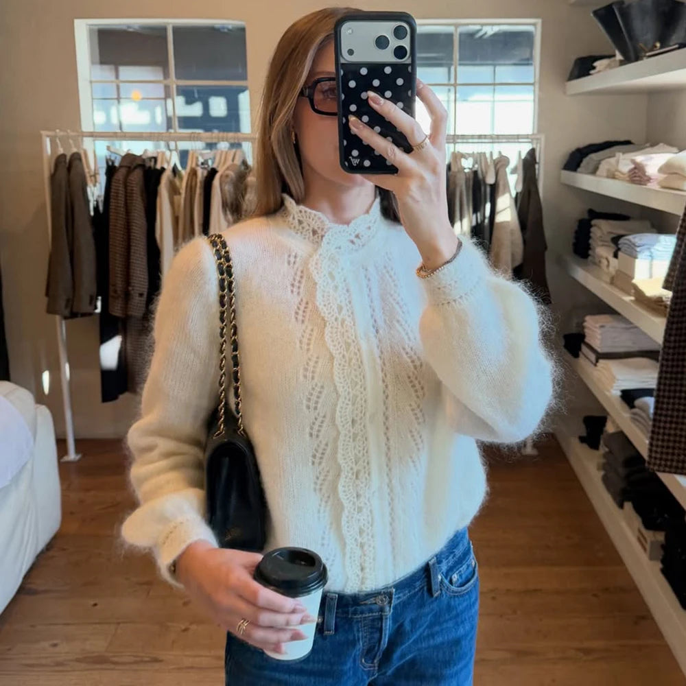 Cardigan med blondeutskjæringer