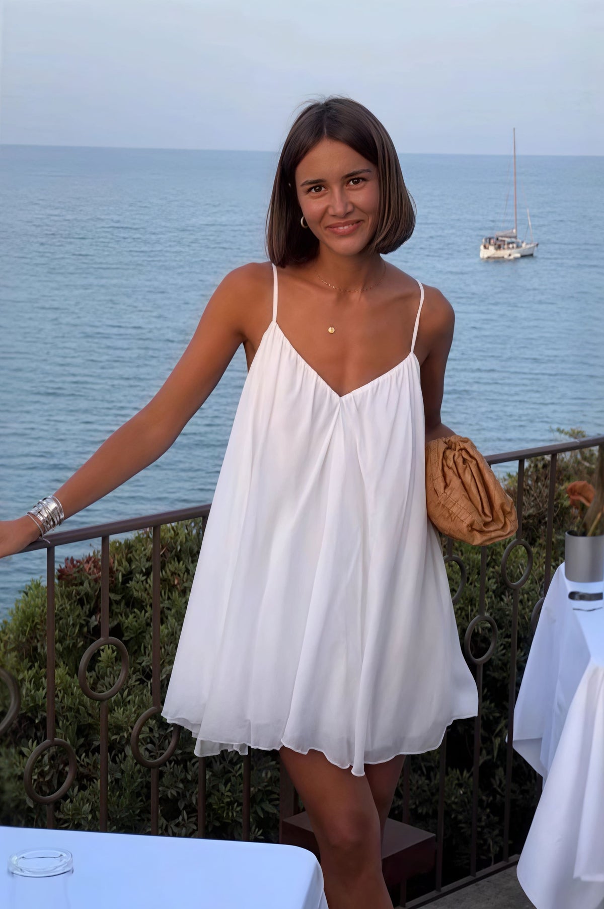 Lavinia kort, ledig kjole med spaghettistropper