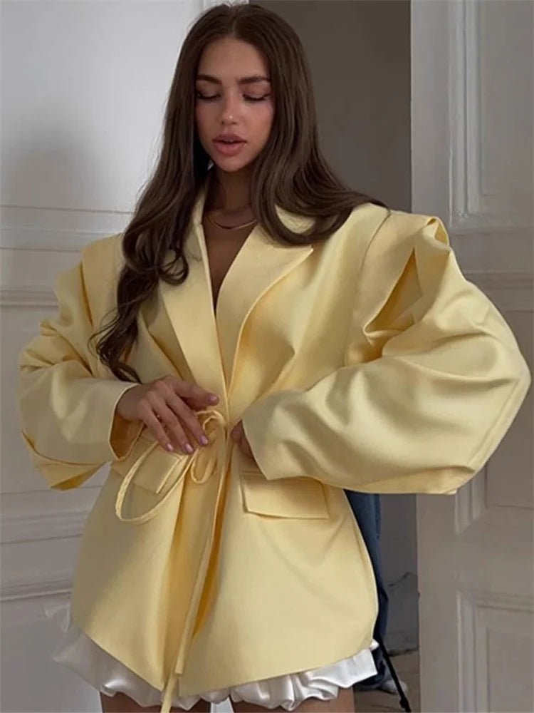 Leandra blazer med vide ermer og belte