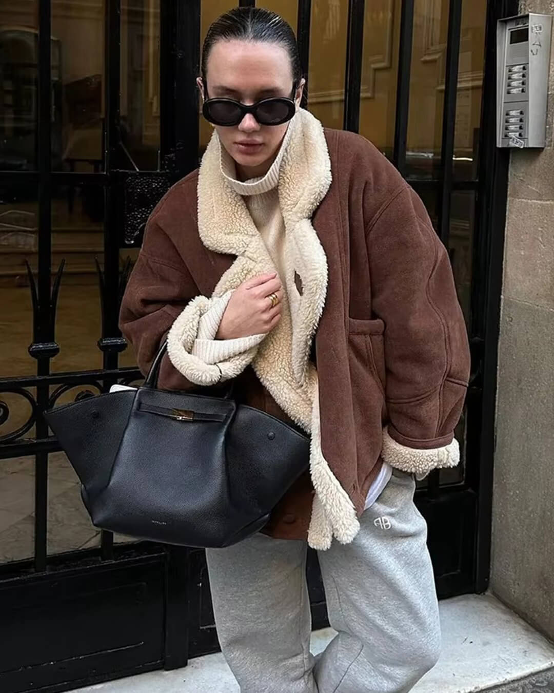 Leona jakke i kunstskinn