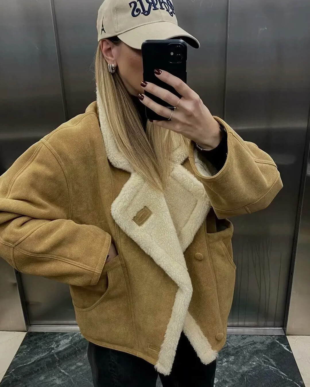 Leona jakke i kunstskinn