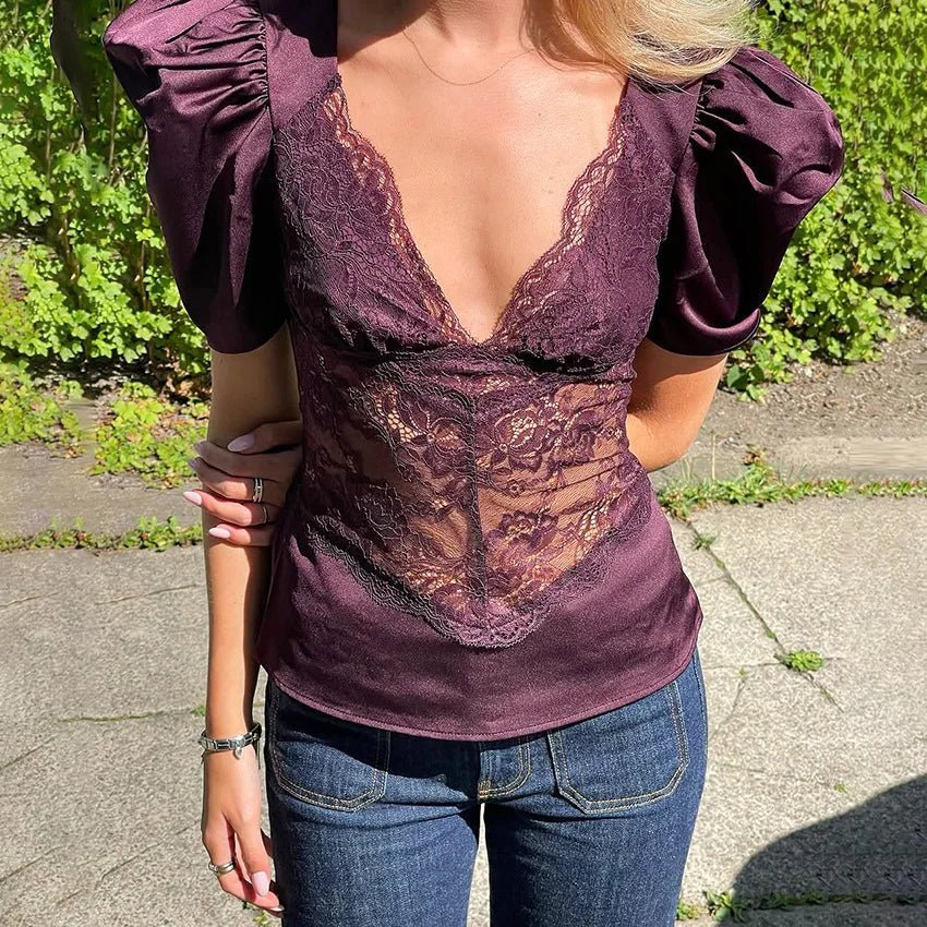Lily blondetopp med dyp utringning