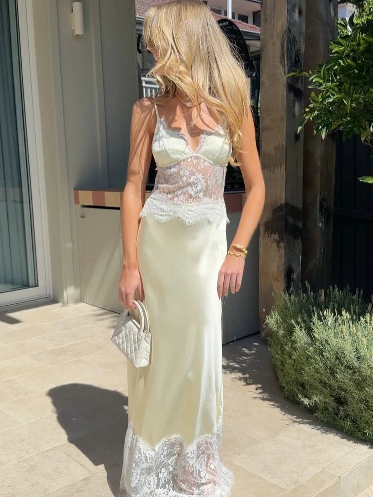 Lora satengkjole med blonder og bare skuldre