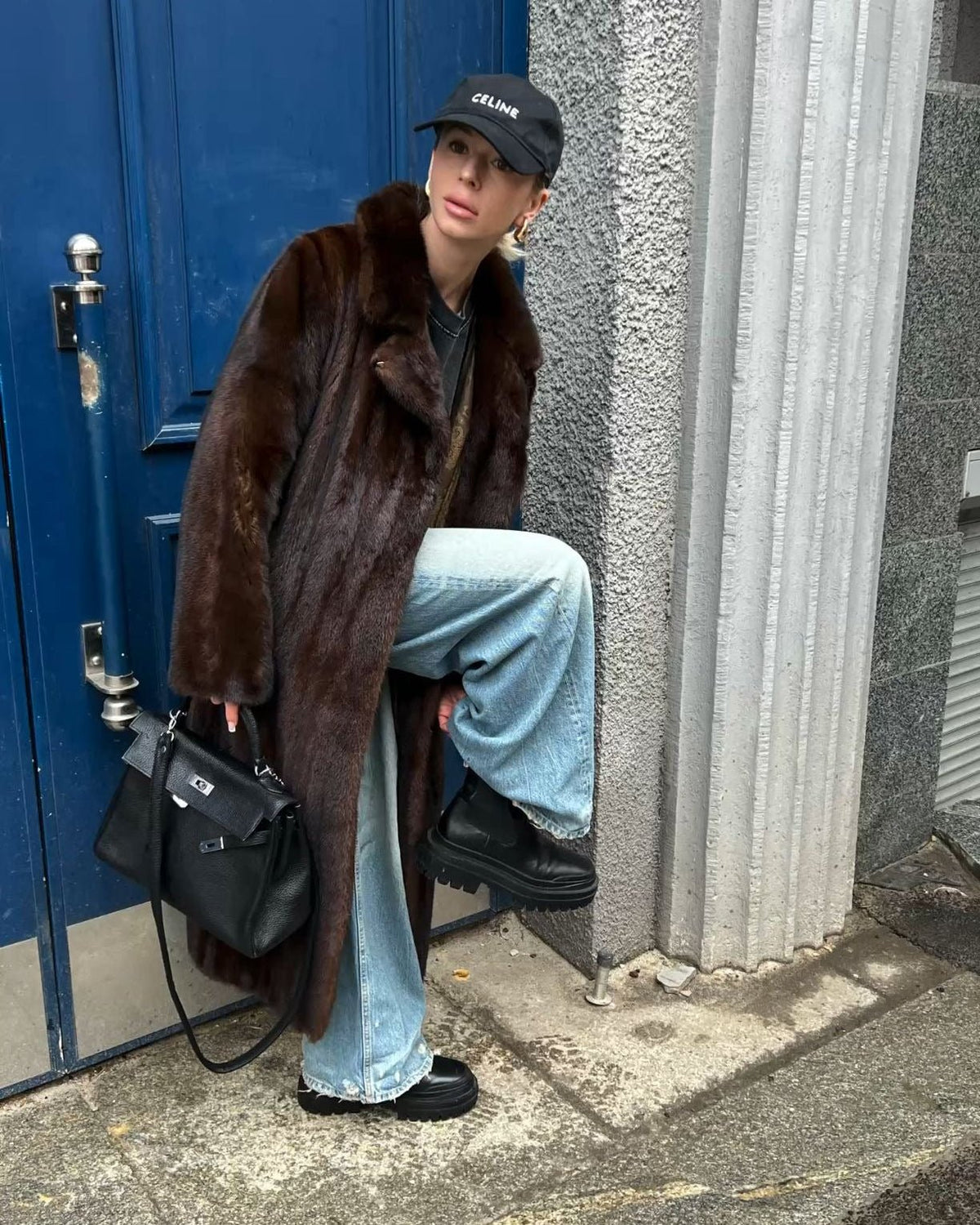 Lucie lang kåpe i imitert pels