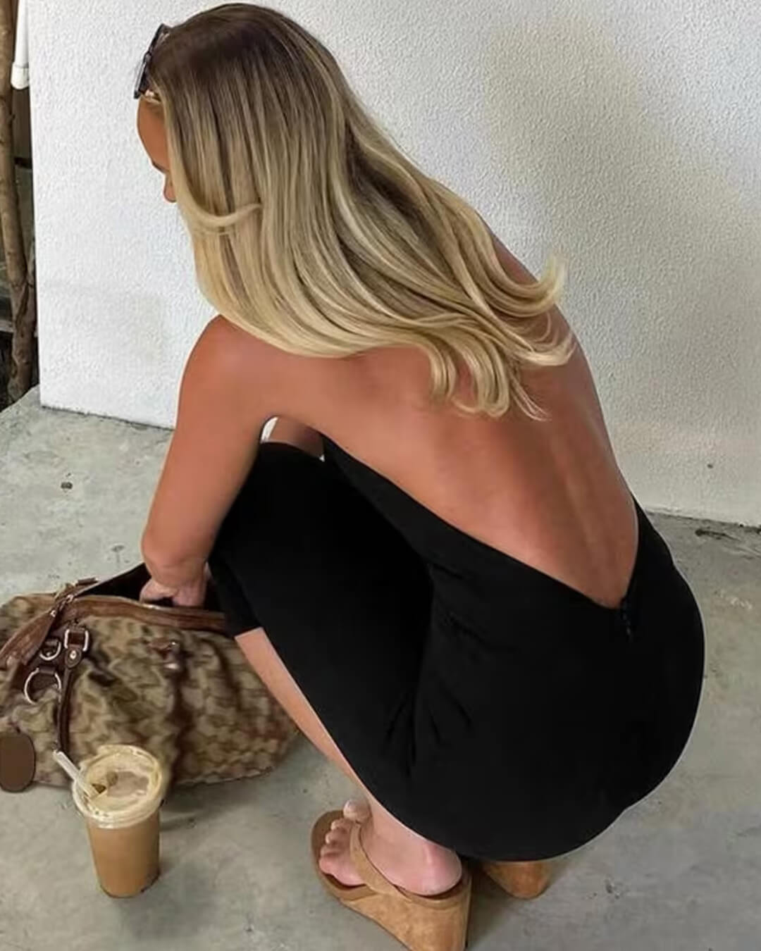 Lucy halterneck-jumpsuit med åpen rygg