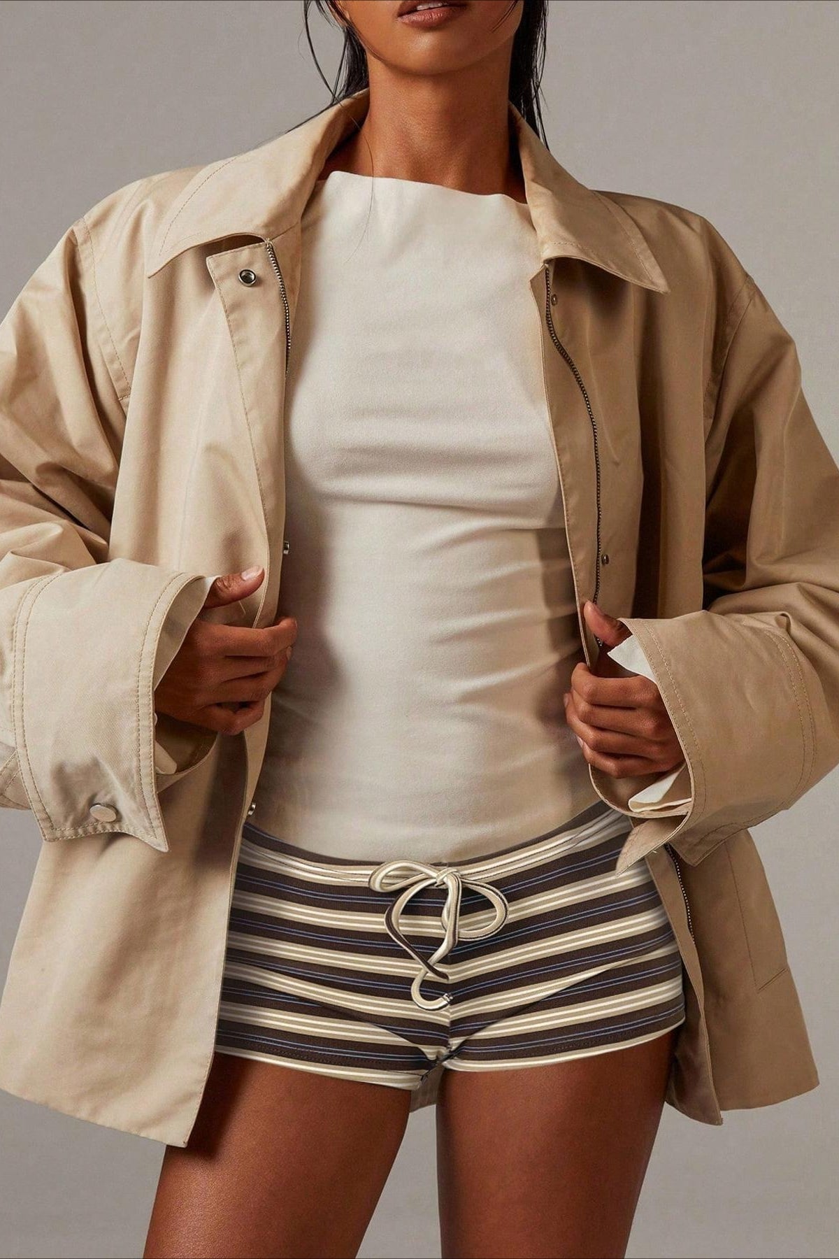 Malina stripete shorts med snøring og lavt liv