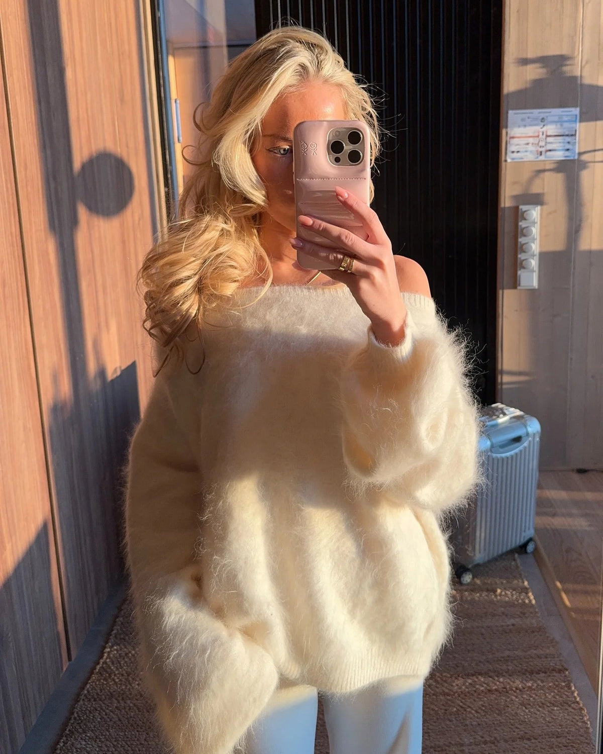 Meryl myk strikket genser med bare skuldre