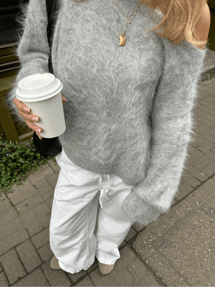 Meryl myk strikket genser med bare skuldre