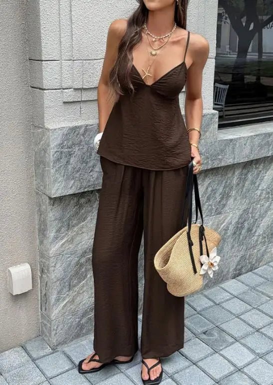 Odette sett med camisole med dyp V-utringning og bukser med vide ben