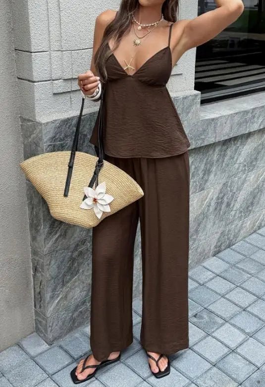 Odette sett med camisole med dyp V-utringning og bukser med vide ben