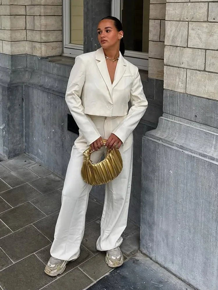 Olga kort dressjakke med skulderputer